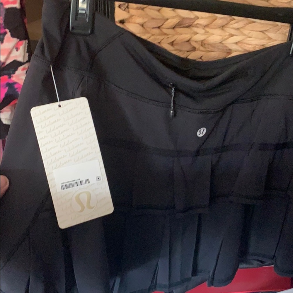 Brand New size 10 Lululemon skirt/scort